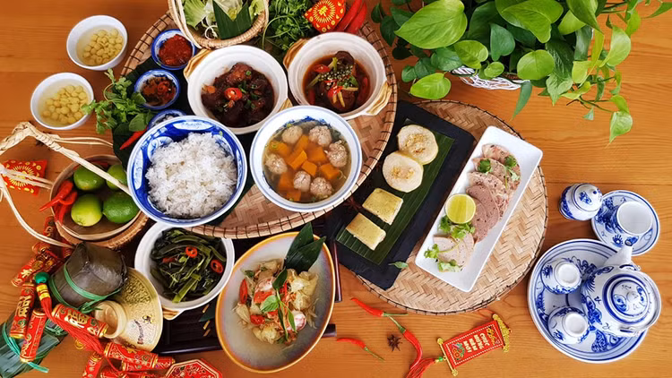 Mẹo ăn uống để tránh đầy bụng trong những ngày Tết