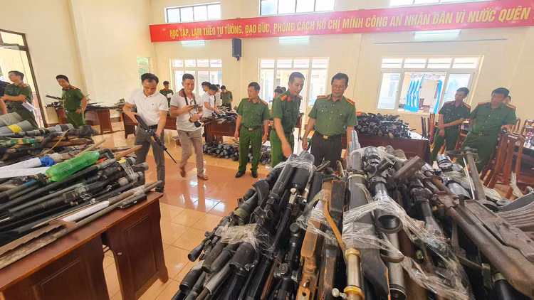 Trong 40 ngày lực lượng Công an tỉnh Đắk Lắk đã thu hồi 4.576 vũ khí các loại.