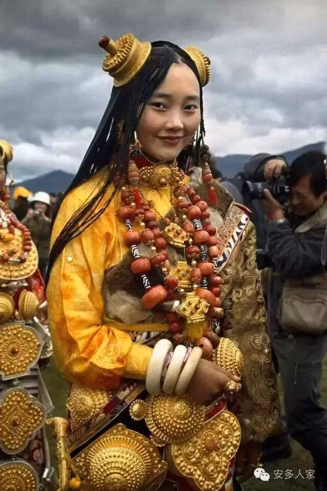 Bi an bo toc giau co luon dat day vang ngoc len nguoi-Hinh-10