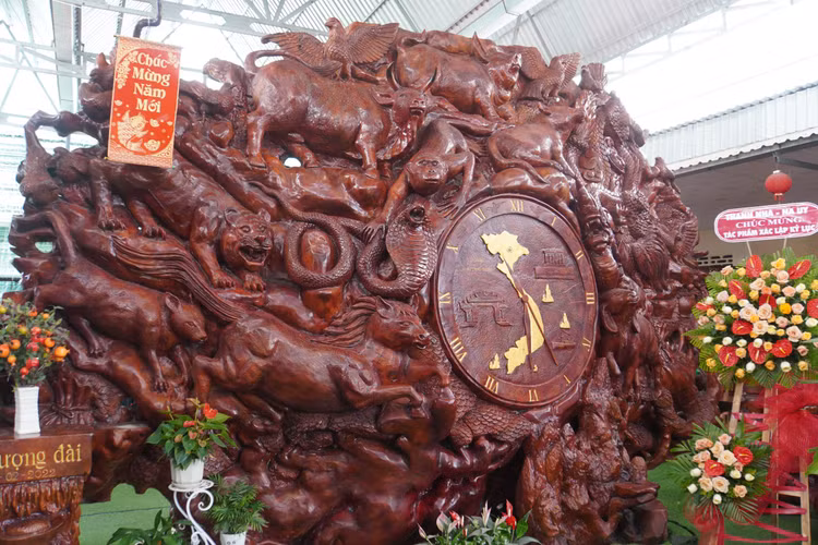 Goc cay 300 tuoi dieu khac duoc tra 16 ty, chu “kieu” khong ban-Hinh-3
