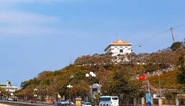 Dinh thu tua nui huong bien cua vua Bao Dai o Vung Tau-Hinh-2