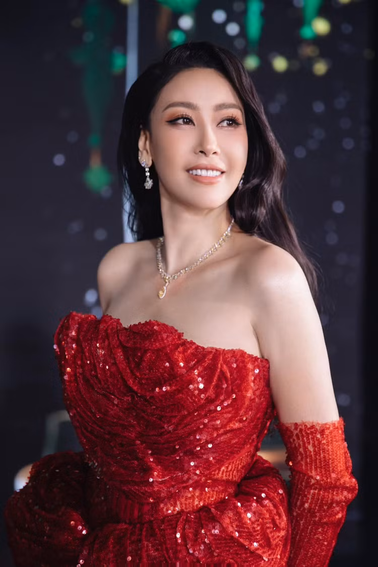 Toan canh biet thu xa hoa nhu cung dien cua Hoa hau Ha Kieu Anh