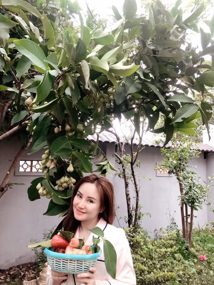 Co ngoi xanh muot cua Vy Oanh va chong dai gia o Da Lat