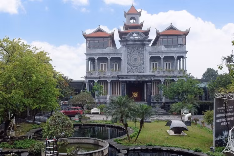 Chiem nguong lau dai da khung nhat Viet Nam, xay suot 12 nam