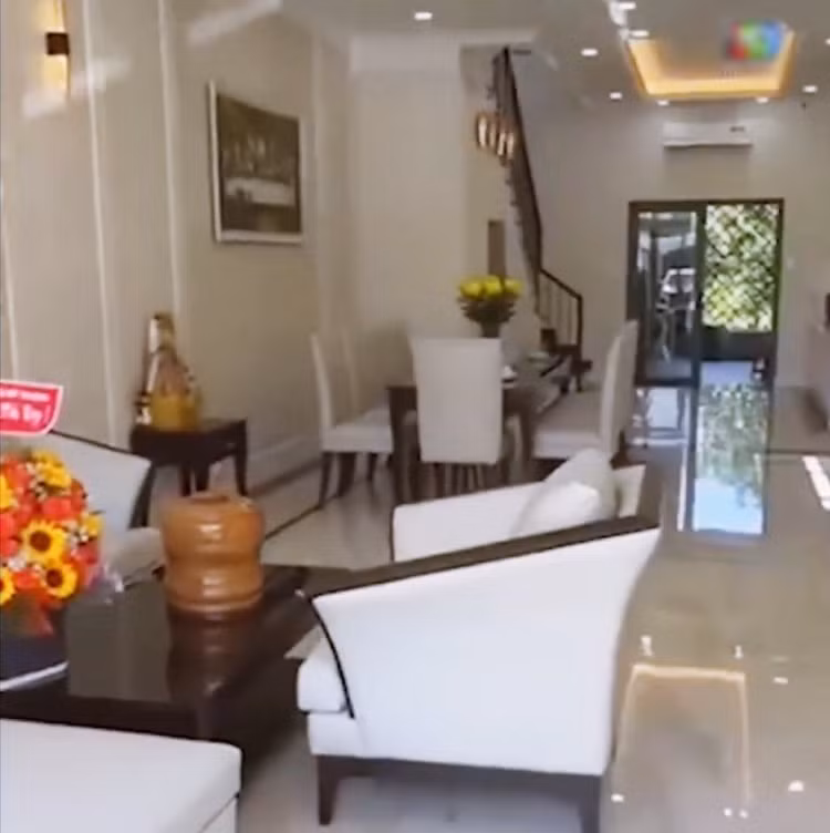 Can canh ngoi nha khang trang MC Quyen Linh xay tang me ruot-Hinh-5