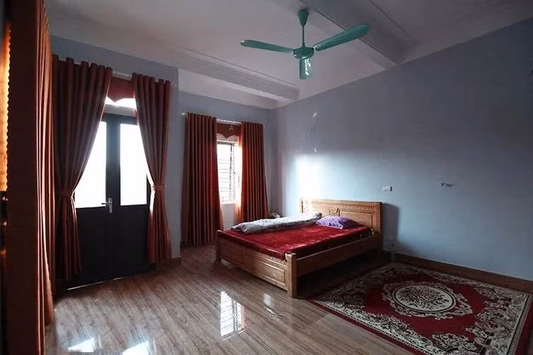 Ben trong can nha 200m2 cua tien ve Quang Hai tai Ha Noi-Hinh-11
