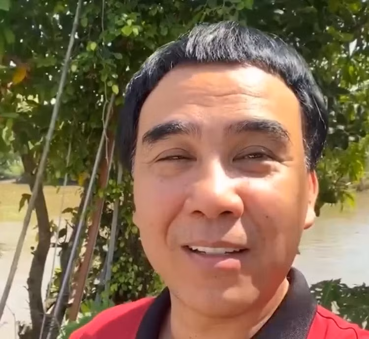 Ben trong ngoi nha khang trang tang me cua MC Quyen Linh