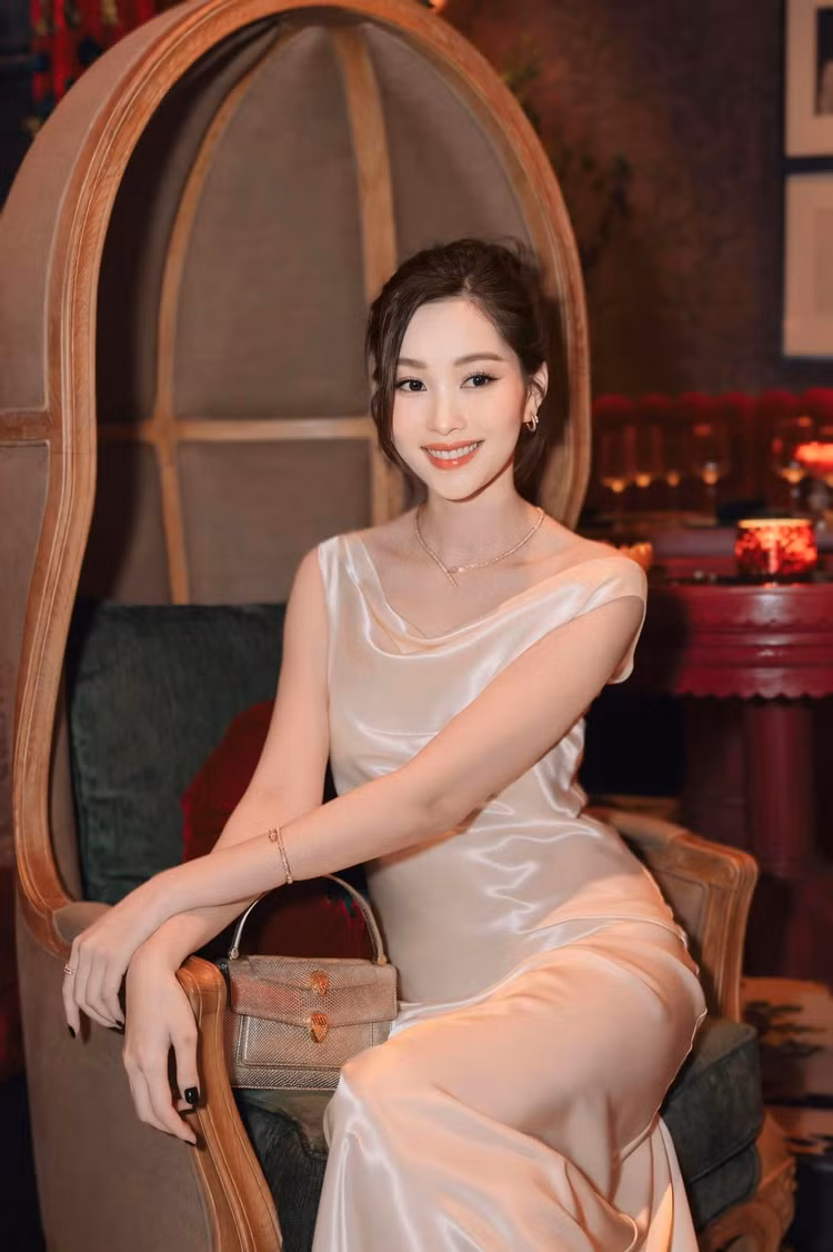Biet thu view thanh pho choang ngop cua “Hoa hau dep nhat Vbiz“