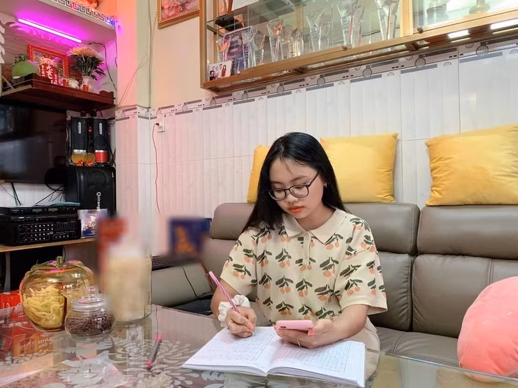 Khối tài sản đáng mơ ước của Phương Mỹ Chi ở tuổi 20 - Hình 8 Khoi tai san dang mo uoc cua Phuong My Chi o tuoi 20-Hinh-8