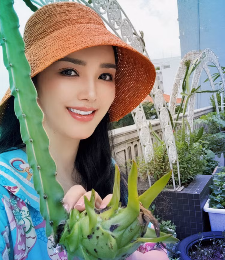 Biet thu nhu cung dien “di mai khong het” cua Hoa hau Giang My