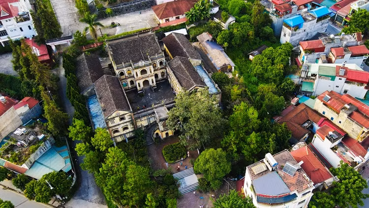 Dinh thự cổ 10.000m2 xa hoa bậc nhất một thời vùng Tây Bắc - Hình 2 Dinh thu co 10.000m2 xa hoa bac nhat mot thoi vung Tay Bac-Hinh-2