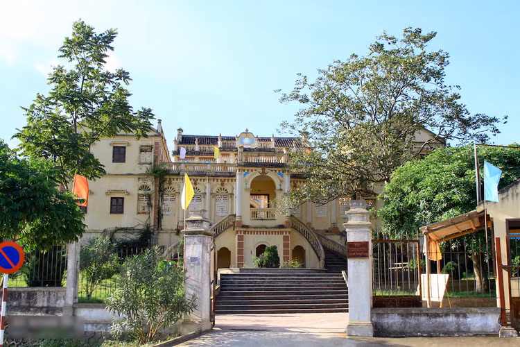 Dinh thự cổ 10.000m2 xa hoa bậc nhất một thời vùng Tây Bắc - Hình 9 Dinh thu co 10.000m2 xa hoa bac nhat mot thoi vung Tay Bac-Hinh-9