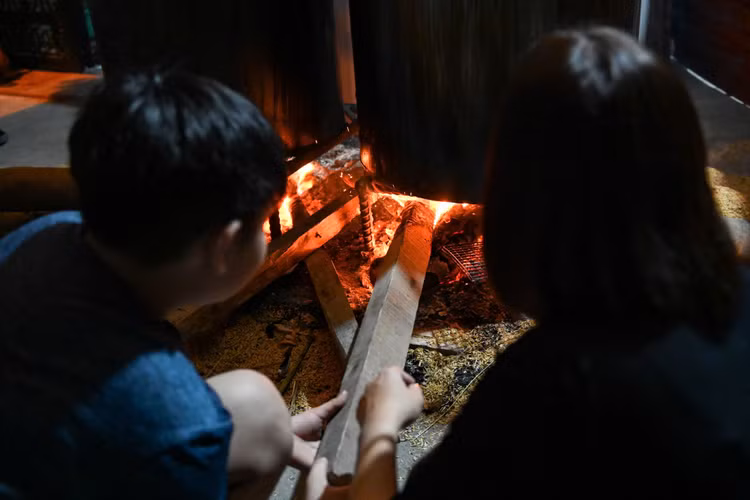 Pho phuong Ha Noi thom mui khoi bep tu noi banh chung-Hinh-4