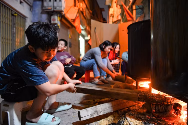 Pho phuong Ha Noi thom mui khoi bep tu noi banh chung-Hinh-5