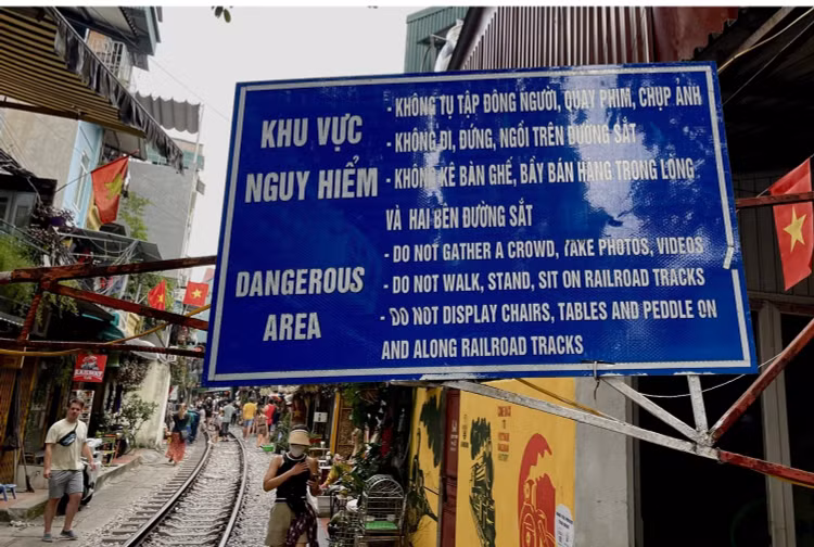 Ha Noi: Khong gioi thieu tour den khu ca phe duong tau-Hinh-2