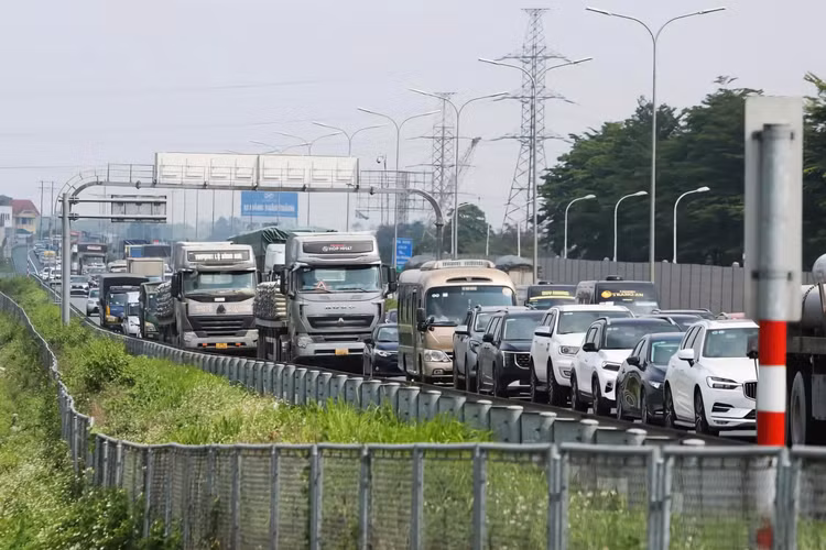 Nguoi dan un un tro ve Ha Noi som de tranh tac duong-Hinh-4