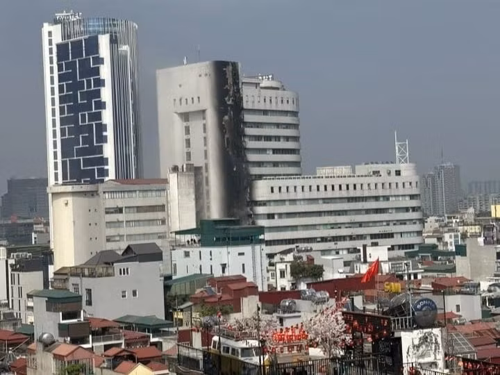 Hà Nội: Cháy lớn tại tòa nhà 18 tầng ở Thái Hà - Hình 3 Ha Noi: Chay lon tai toa nha 18 tang o Thai Ha-Hinh-3