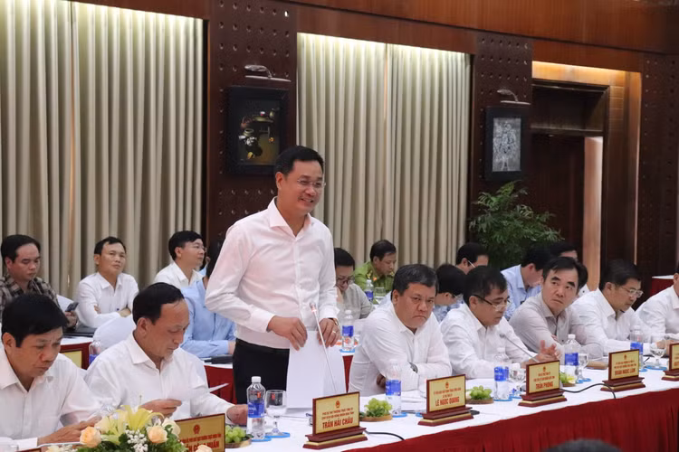 Quang Binh va Cong ty CP Tap doan Mat Troi ky ket ban ghi nho hop tac-Hinh-3