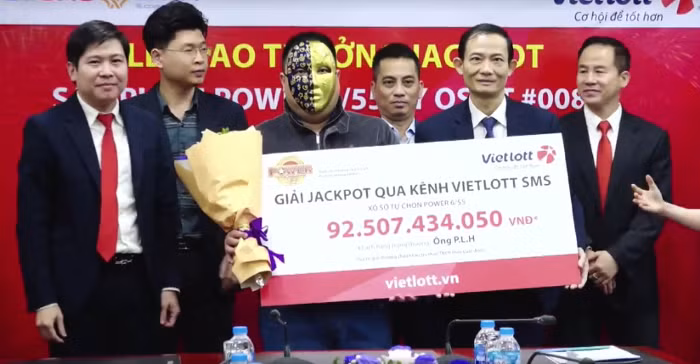 Trung Vietlott 73 ty: Diem mat nhung nguoi “nui tien roi trung dau“-Hinh-7