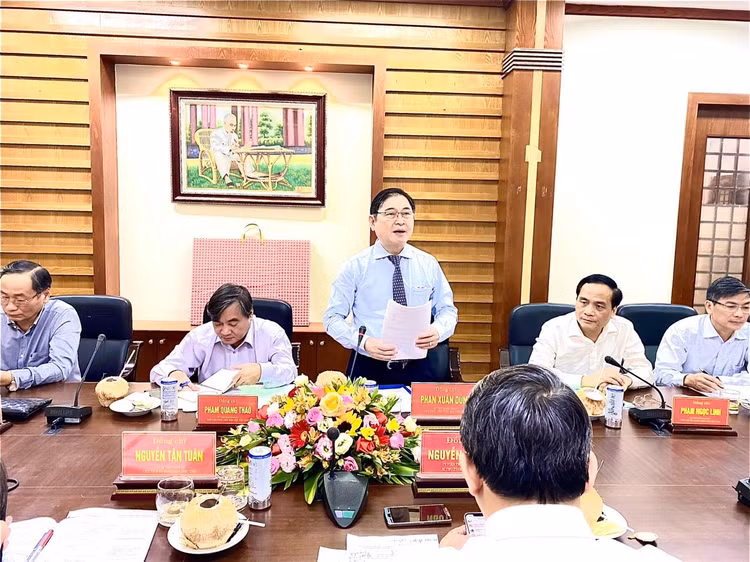 Đảng đoàn Liên hiệp Hội Việt Nam làm việc với Tỉnh ủy Khánh Hòa - Hình 4 Dang doan Lien hiep Hoi Viet Nam lam viec voi Tinh uy Khanh Hoa-Hinh-4
