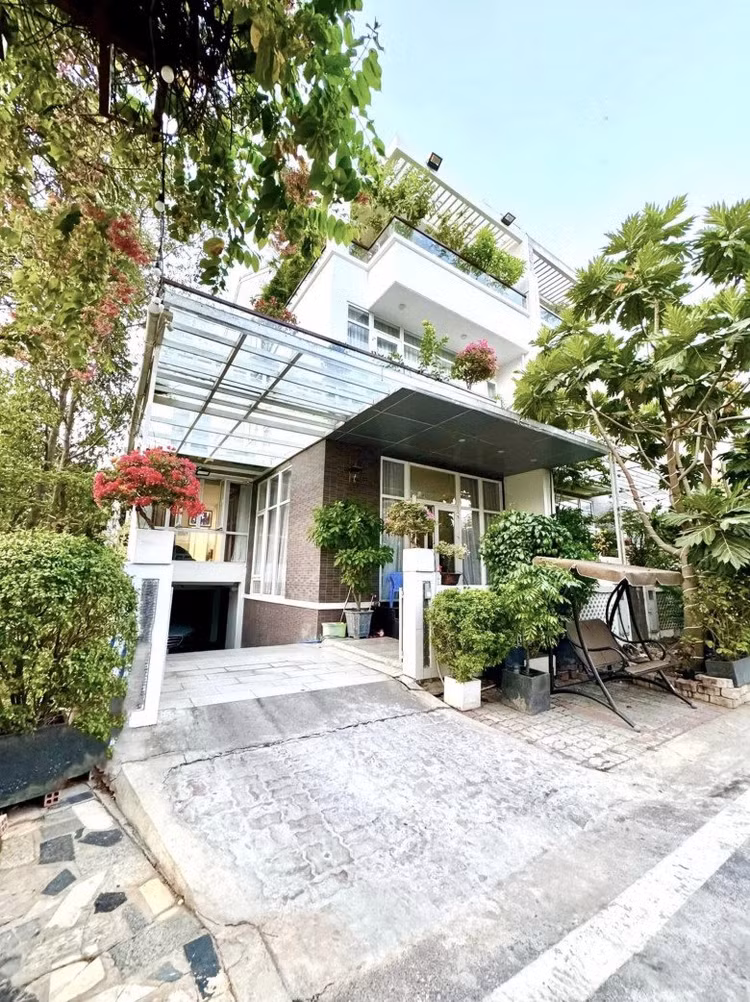 Vuon cay trai luc liu trong biet thu 200m2 cua NSND Trinh Kim Chi-Hinh-2