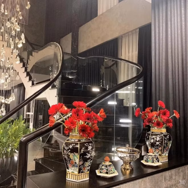 Ben trong penthouse vai chuc ty “di moi chan” cua Hoang Thuy Linh-Hinh-3
