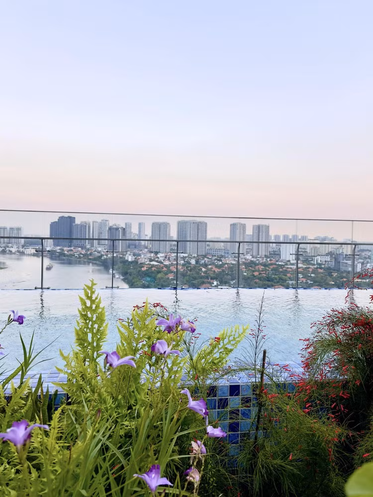 Can canh penthouse 450m2 ngam song Sai Gon cua diva Hong Nhung-Hinh-8