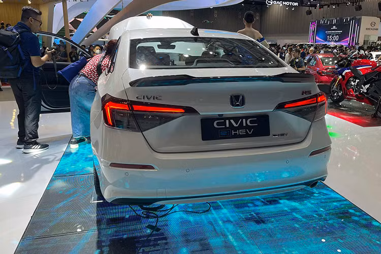 Chi tiet Honda Civic 2025 tai Viet Nam, cao nhat 999 trieu dong-Hinh-4