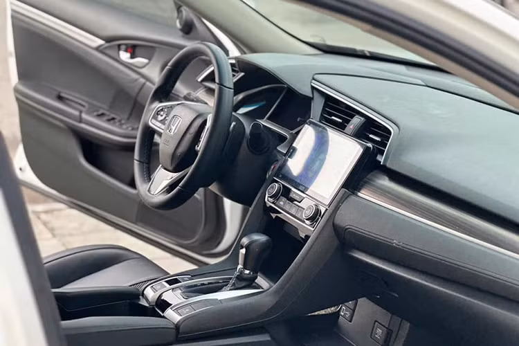 Co nen mua Honda Civic 2020 chi hon 600 trieu o Ha Noi?-Hinh-8
