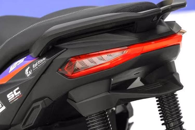 Aprilia SR GT 200 moi tu 106 trieu dong, thach thuc Honda ADV-Hinh-6