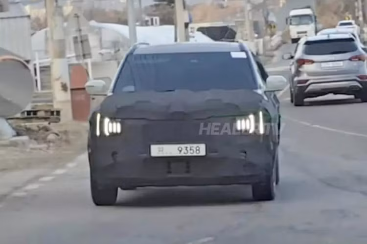 Kia Seltos 2026 lộ diện chạy thử, thêm hệ thống đèn LED "mới toanh" - Hình 2 Kia Seltos 2026 lo dien chay thu, them he thong den LED