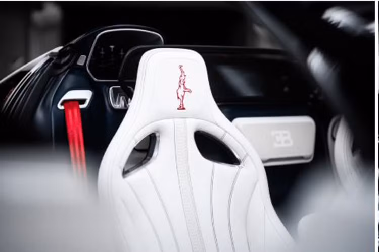 Cặp Bugatti W16 Mistral hơn 250 tỷ đồng đầu tiên đã có chủ nhân - Hình 5 Cap Bugatti W16 Mistral hon 250 ty dong dau tien da co chu nhan-Hinh-5