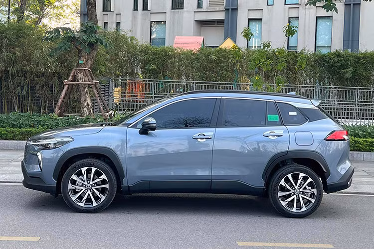 Toyota Corolla Cross 2024 chạy 2.000km, lỗ 100 triệu ở Hà Nội - Hình 3 Toyota Corolla Cross 2024 chay 2.000km, lo 100 trieu o Ha Noi-Hinh-3