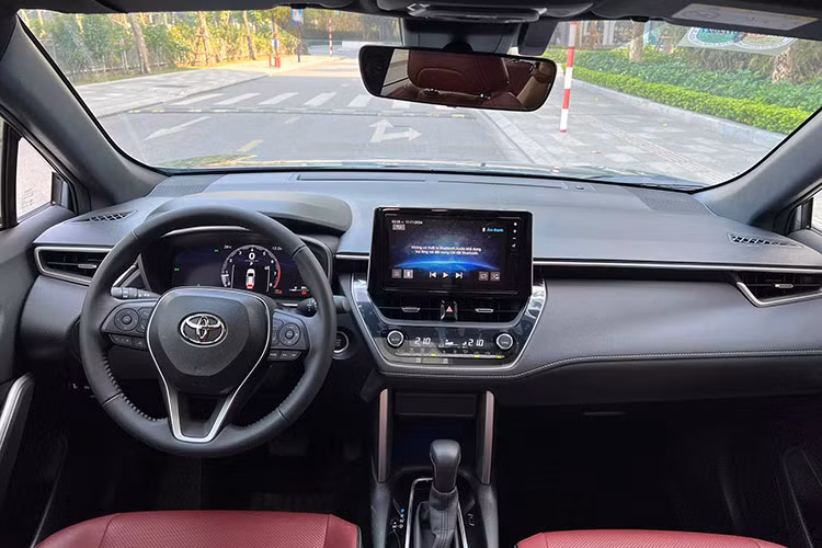 Toyota Corolla Cross 2024 chạy 2.000km, lỗ 100 triệu ở Hà Nội - Hình 6 Toyota Corolla Cross 2024 chay 2.000km, lo 100 trieu o Ha Noi-Hinh-6