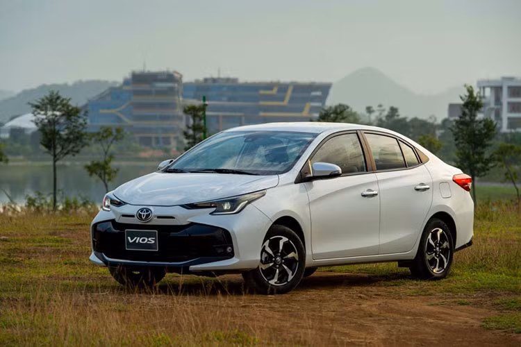 Loat oto sedan hang B tai Viet Nam 