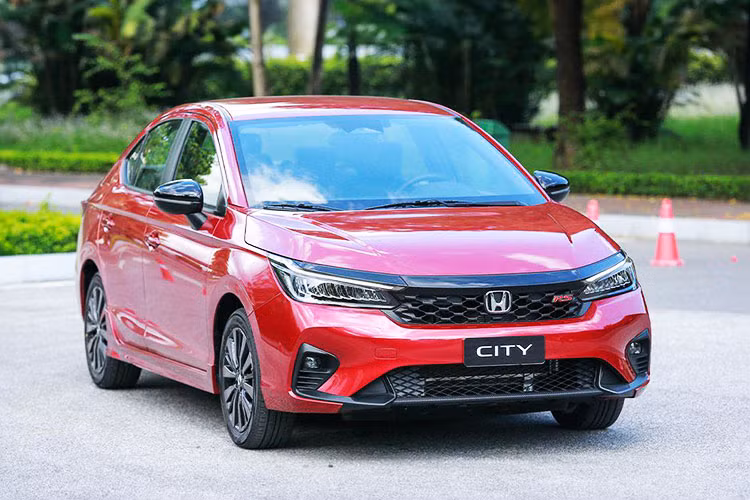 Loat oto sedan hang B tai Viet Nam 