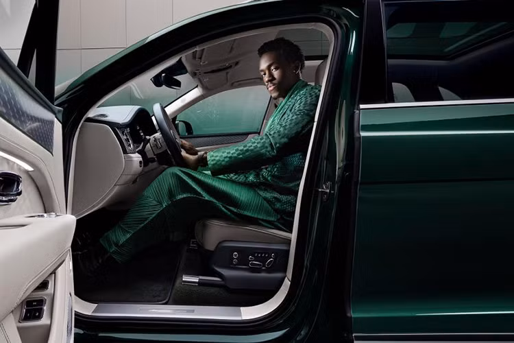 Ngắm SUV siêu sang Bentley Bentayga phiên bản Atelier đặc biệt - Hình 4 Ngam SUV sieu sang Bentley Bentayga phien ban Atelier dac biet-Hinh-4