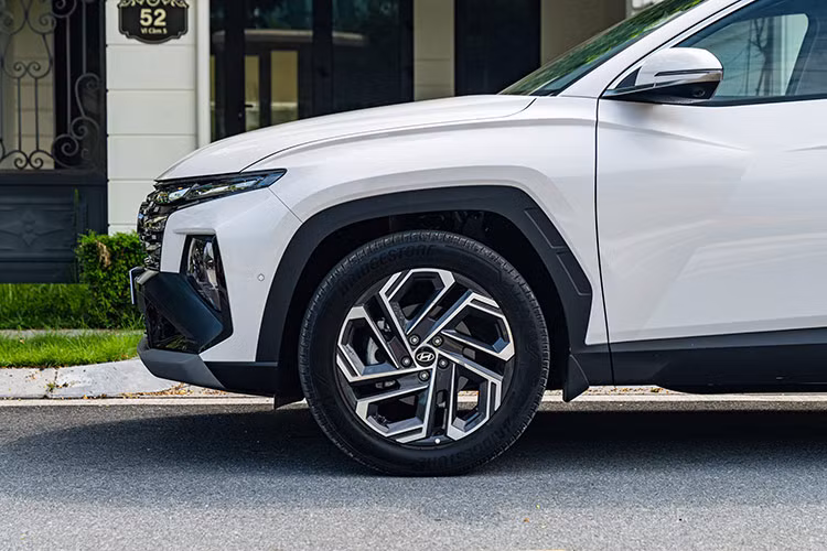Cận cảnh Hyundai Tucson 2025 tại Việt Nam, cao nhất 979 triệu đồng - Hình 6 Can canh Hyundai Tucson 2025 tai Viet Nam, cao nhat 979 trieu dong-Hinh-6