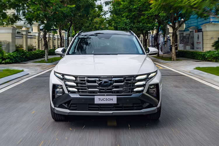 Cận cảnh Hyundai Tucson 2025 tại Việt Nam, cao nhất 979 triệu đồng - Hình 3 Can canh Hyundai Tucson 2025 tai Viet Nam, cao nhat 979 trieu dong-Hinh-3