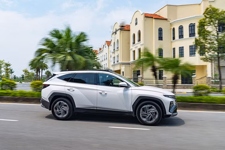 Cận cảnh Hyundai Tucson 2025 tại Việt Nam, cao nhất 979 triệu đồng - Hình 2 Can canh Hyundai Tucson 2025 tai Viet Nam, cao nhat 979 trieu dong-Hinh-2