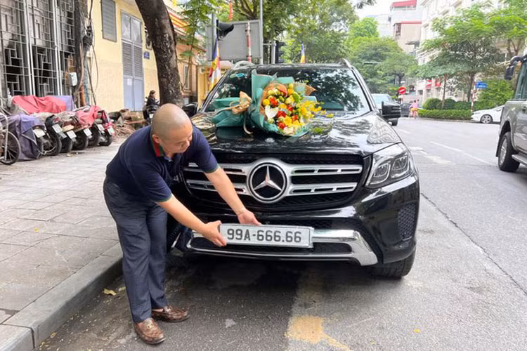 Đại gia Hà Nội gắn biển 99A-666.66 hơn 4,2 tỷ lên Mercedes-Benz GLS - Hình 3 Dai gia Ha Noi gan bien 99A-666.66 hon 4,2 ty len Mercedes-Benz GLS-Hinh-3