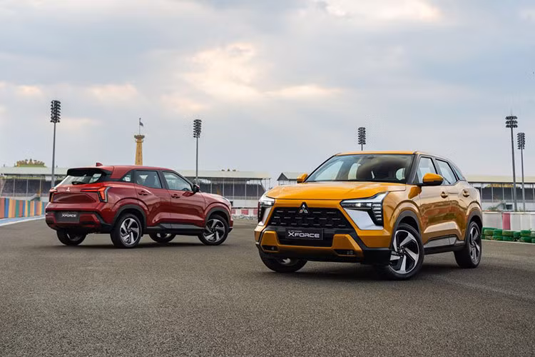 "Soi" top ôtô bán chạy nhất Việt Nam tháng 10/2024 - Hình 7 7. Mitsubishi Xforce: 1.481 xe Trong tháng 10, Mitsubishi Xforce bán ra 1.481 xe, giảm 81,3% so với tháng 9 (với 1.821 xe). Kết quả này này khiến mẫu xe thương hiệu Nhật Bản tụt từ vị trí thứ 4 xuống thứ 7 toàn thị trường ôtô Việt Nam. Cộng dồn doanh số trong 10 tháng đầu năm, đã có 11.444 xe Xforce được bán ra thị trường, chỉ xếp thứ ba sau Mitsubishi Xpander và Ford Ranger.