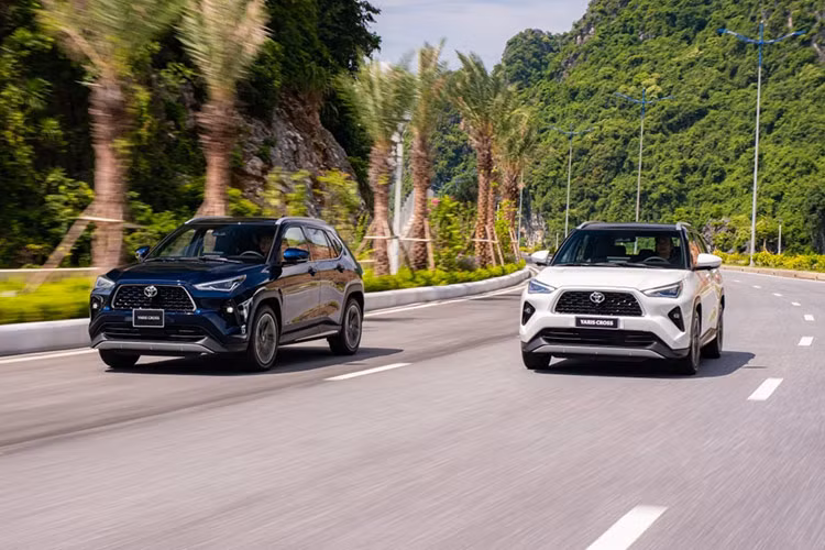 "Soi" top ôtô bán chạy nhất Việt Nam tháng 10/2024 - Hình 6 6. Toyota Yaris Cross: 1.510 xe Mẫu xe thứ hai của Toyota góp mặt trong Top 10 ôtô bán chạy nhất Việt Nam tháng 10/2024, Toyota Yaris Cross đạt doanh số 1.510 xe bán ra, tăng 54,2% so với tháng trước (979 xe). Tính lũy kế từ đầu năm đến nay, Yaris Cross bán được 8.408 xe ra thị trường.
