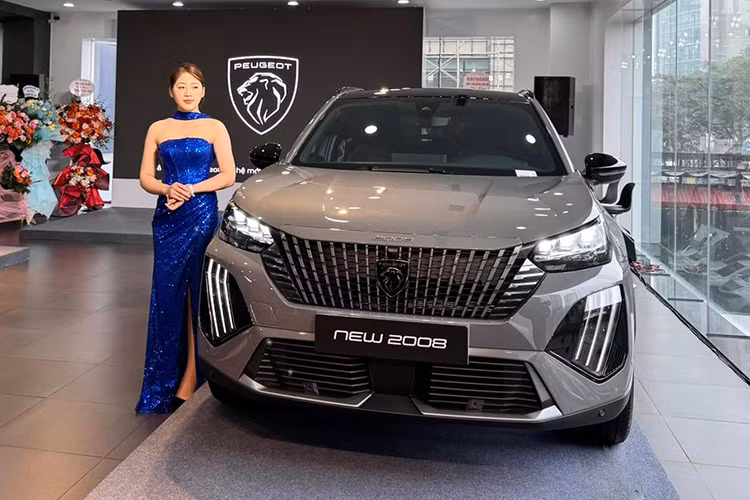 "Soi" cận cảnh Peugeot 2008 2025 từ 829 triệu đồng tại Việt Nam - Hình 3 Trong khi đó, các đối thủ trong phân khúc đang bán ra tại thị trường Việt như Mitsubishi Xforce, Kia Seltos và Hyundai Creta có giá bán dễ tiếp cận hơn, dao động từ 599 triệu đồng. Toyota Yaris Cross cũng chỉ có giá khởi điểm từ 650 triệu đồng.