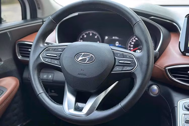 Hyundai SantaFe 2022 may dau chay chan, ban van hon 1 ty dong-Hinh-7