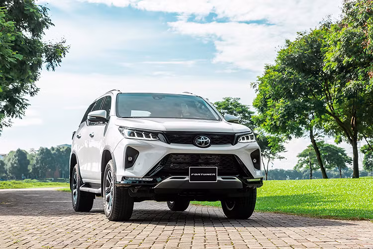 Ford Everest thau tom gan 40% thi phan SUV 7 cho, Isuzu MU-X “e sung“-Hinh-7