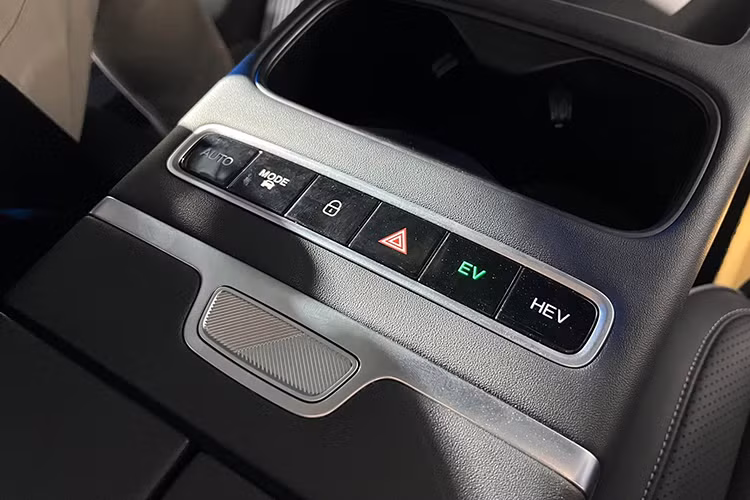 Jaecoo J7 của Nguyễn Xuân Son chốt giá từ 729 triệu tại Việt Nam - Hình 12 Jaecoo J7 cua Nguyen Xuan Son chot gia tu 729 trieu tai Viet Nam-Hinh-12