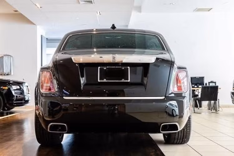 Can canh Rolls-Royce Phantom VIII chao ban 63,5 ty dong tai Ha Noi-Hinh-9
