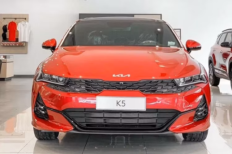 Loạt ôtô "ế chổng vó" Việt Nam tháng 4/2024, Toyota Corolla Cross lọt top - Hình 6 Loat oto