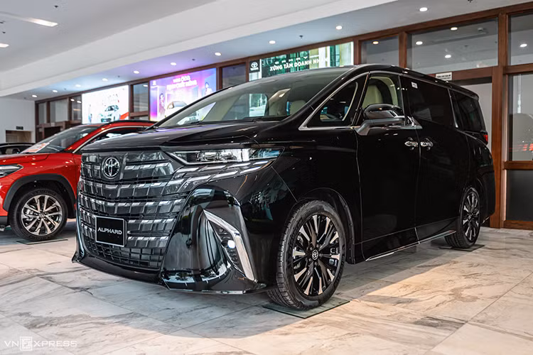 Loạt ôtô "ế chổng vó" Việt Nam tháng 4/2024, Toyota Corolla Cross lọt top - Hình 4 Loat oto